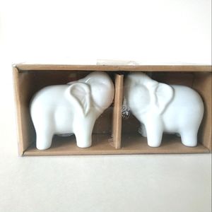 Cordon Bleu Elephant Salt and pepper Shakers